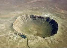 地球上的巴林杰坑（Barringer Meteor Crater）