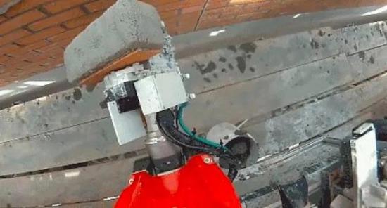 ▲博智林贴砖机器人在工地测试