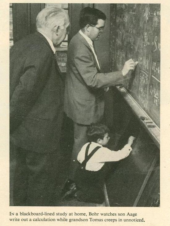玻尔祖孙三代照片。图片来源：尼尔斯·玻尔档案馆