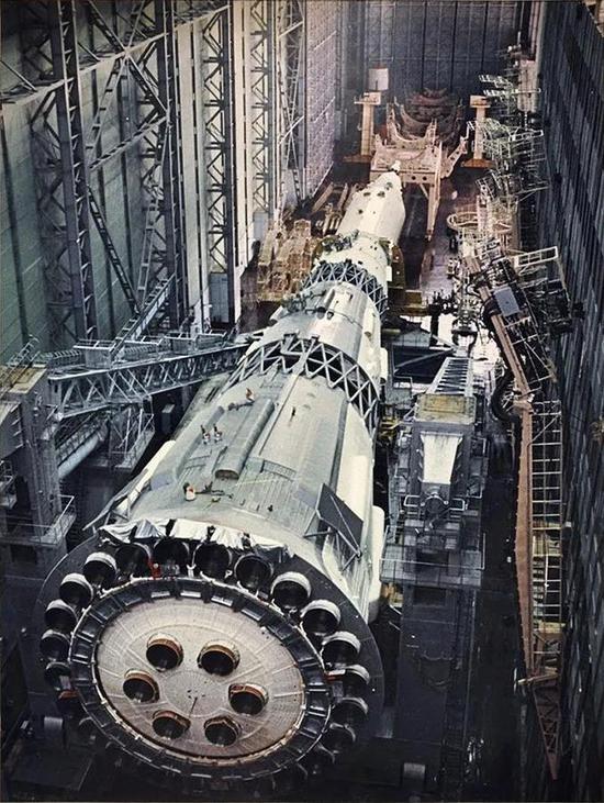 猎鹰12:SpaceX实现三枚一级火箭全回收重型猎鹰“完美”发射 图丨苏联N-1火箭