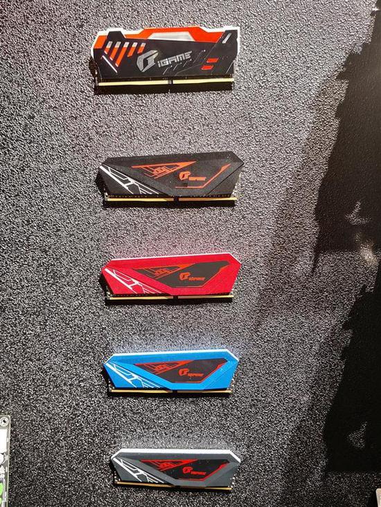 iGame内存发布:8GB DDR4-3200 七彩呼吸灯|