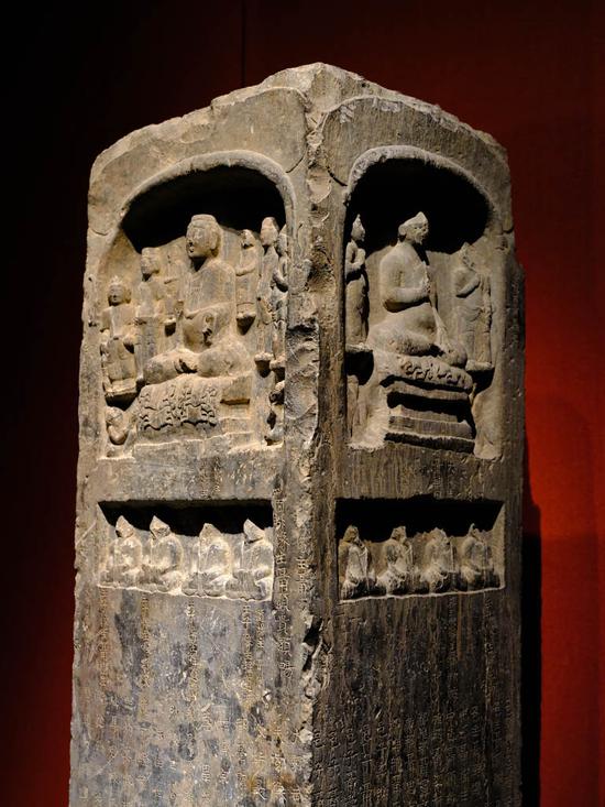 焦距:64mm ISO:6400 光圈:F8 快门:1/40s