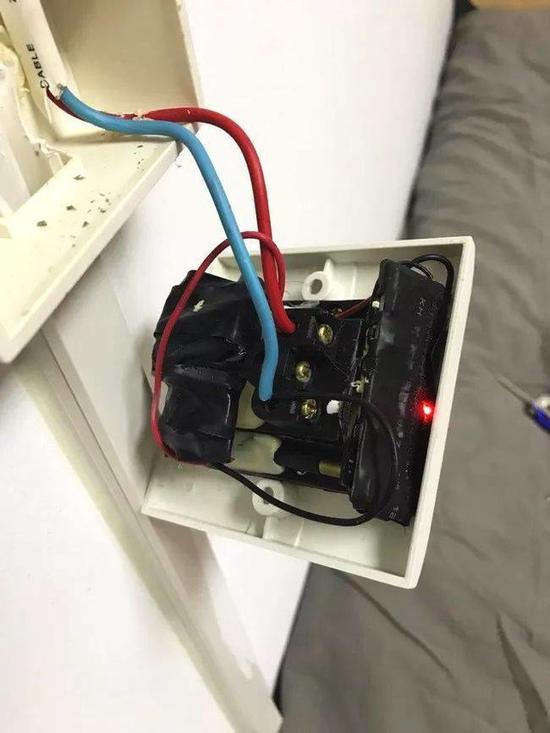 带有无线传输功能针孔摄像头的插座房间内的插头,插座,插线板都是必备