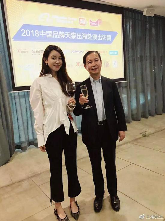 李佳琦简介:网红带货简史:下一个李佳琦在哪里? 张大奕(左)与张勇(右)