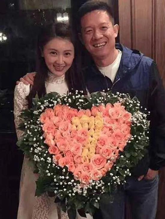 贾跃亭、罗永浩、冯鑫:殊途不同归 贾跃亭与前妻甘薇合影