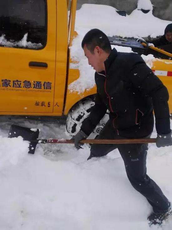 她是藏区薇娅 一开始乡亲说“她手机里藏了个漂亮男人”