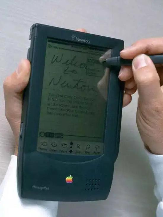 苹果“牛顿”掌上电脑 图源：BROOKS KRAFT