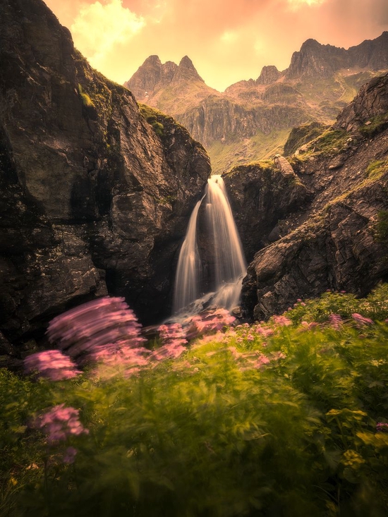 高山花间流水F/16、1/2、ISO100