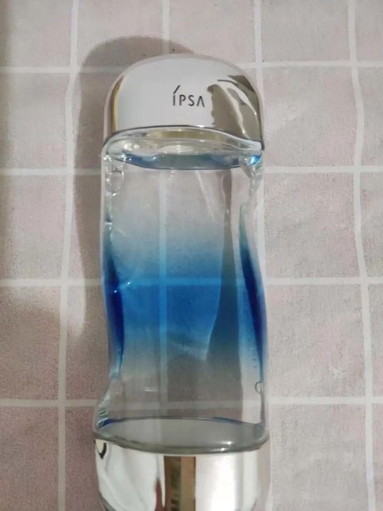 图/开工日抽到的老款IPSA流金水&nbsp;

　　来源/木木供图