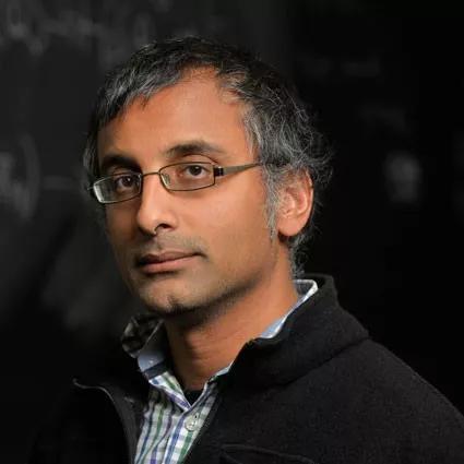 Akshay Venkatesh 现年37岁，斯坦福大学教授，主要从事数论和相关领域的研究工作，对数学广泛的学科做出了深远贡献。