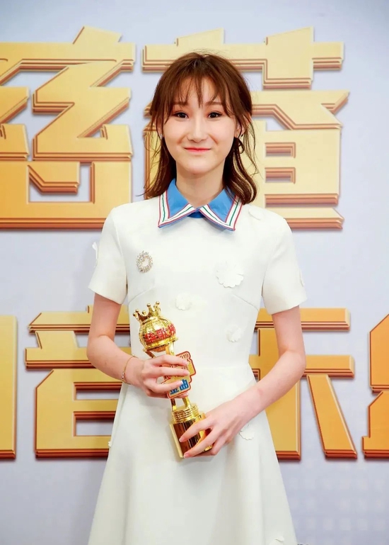 2019年TMEA年度最佳新人女歌手陈雪凝。图/视觉中国