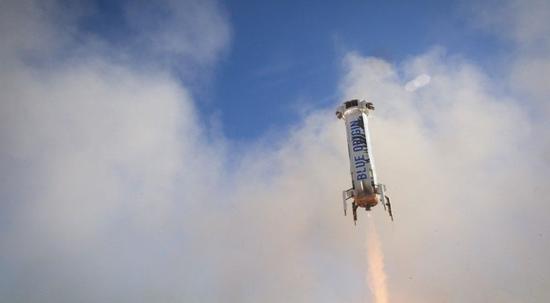 新谢泼德号正在降落|图片来源:SpaceNews