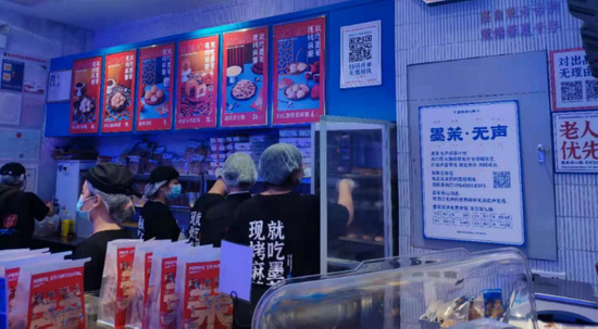 国金店柜台区（来源：明亮公司）