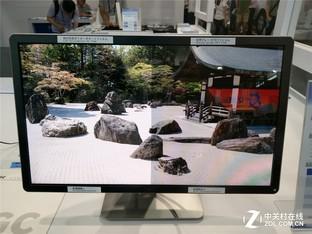 右图为使用偏振眼镜蒙住镜头后拍出