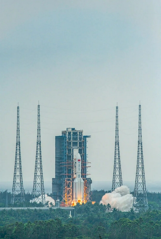 海南文昌，中国航天用长征五号B遥二运载火箭成功将空间站天和核心舱送入预定轨道。 图片来源：视觉中国