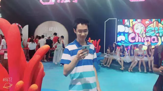  前触手主播，现虎牙吃鸡手游主播奇怪君