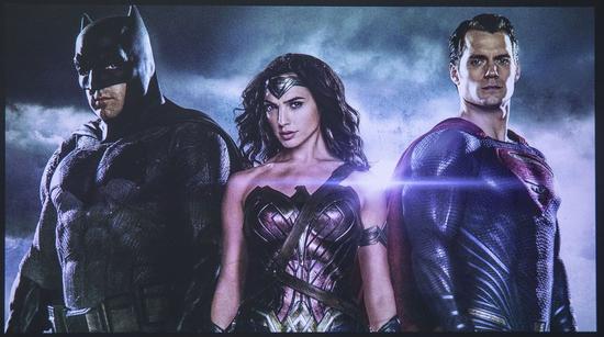 新浪科技综合|极米H3S测评：新款旗舰投影仪实际体验如何？