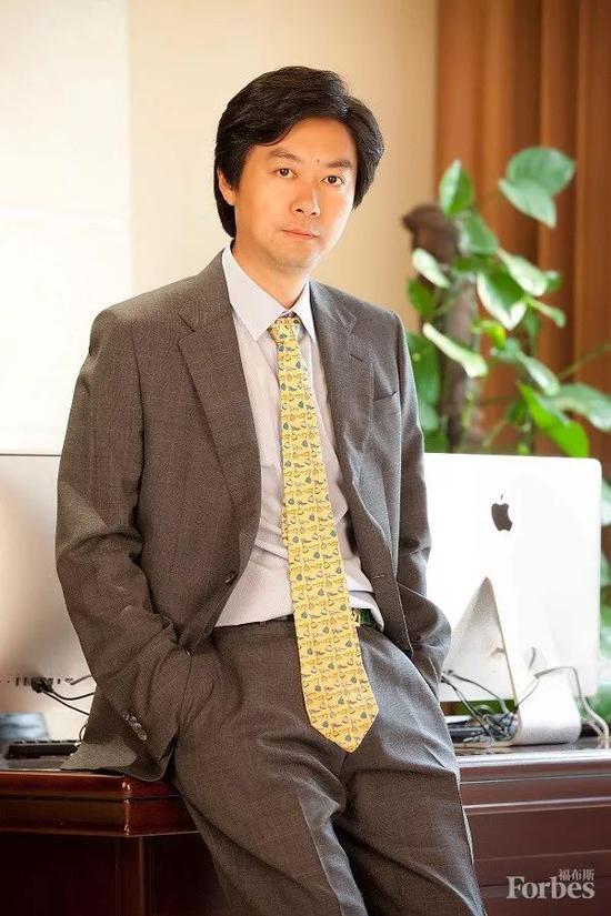 瑞华控股董事长张建斌通过设立基金会进行慈善捐赠,反哺社会。