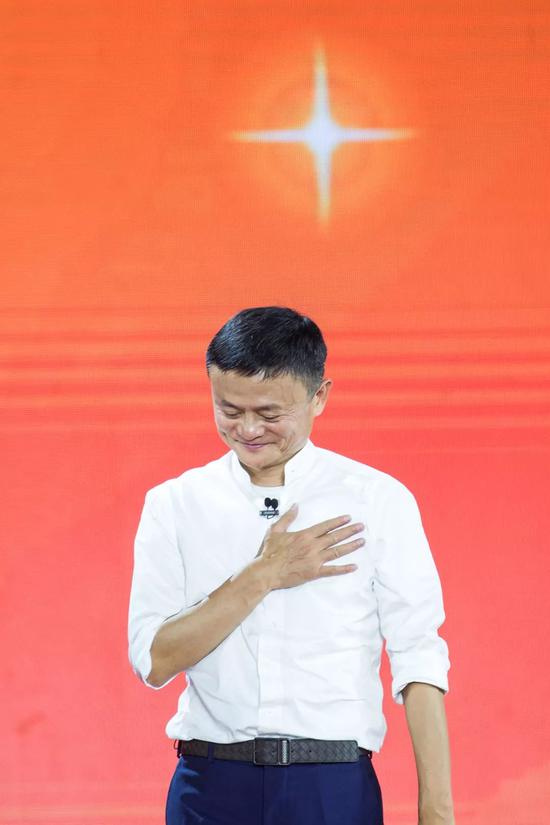 2019年9月10日，在杭州阿里巴巴20周年年会上，马云正式宣布卸任阿里巴巴董事长。
