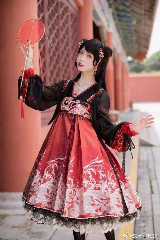 汉服经济学:阿里、虎牙入局 能复制“毒”的成