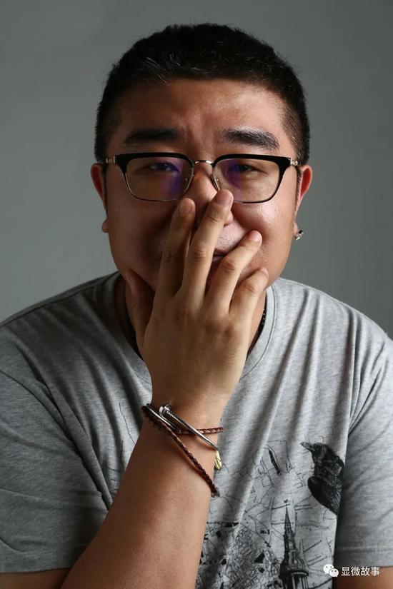京东零售CEO徐雷的双面人生:3个纹身、爱听摇滚爱踢球 徐雷的手腕上总会戴着自己喜欢的不同风格的金属、编织类手串