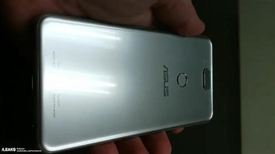 华硕ZenFone 6真机谍照曝光 滑盖全面屏+后置双摄