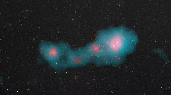 图片来源：ESA；Planck Collaboration/Rosat/Digitised Sky Survey