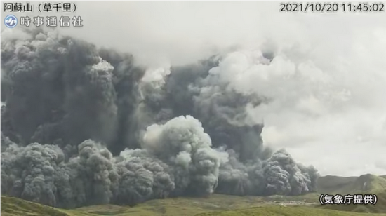 震撼！阿苏火山今日爆发，原来地球“挤痘痘”是这样的