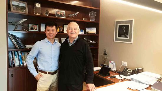 中国是芯片大国,但如何从芯片大国转为芯片强国? 图为本文作者彭湘墨(左)和Yair Shamir。