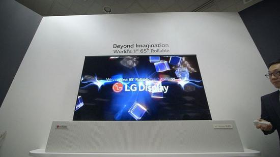 ▲ 之前 LG 展示的折疊屏，大部分都是面向電視這種大尺寸設備的