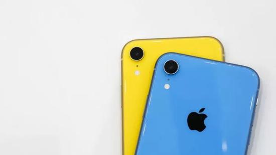 iPhone XR(图片来自CNET)
