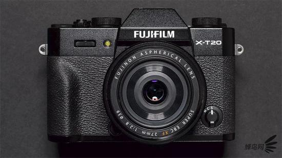 富士X-T30(上图)与富士X-T20