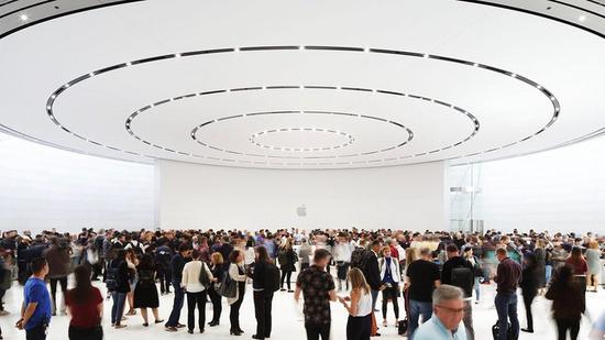 苹果召开今年第一场大会 库克：2020年苹果销售收入将翻倍 
