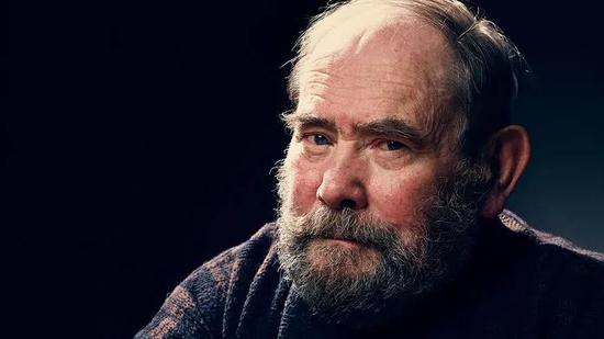 Sydney Brenner（1927-2019），因对“调节器官发育和程序性细胞死亡的关键基因”做出的贡献分享2002年诺贝尔生理学或医学奖，开发线虫作为理想动物模型的头号功臣