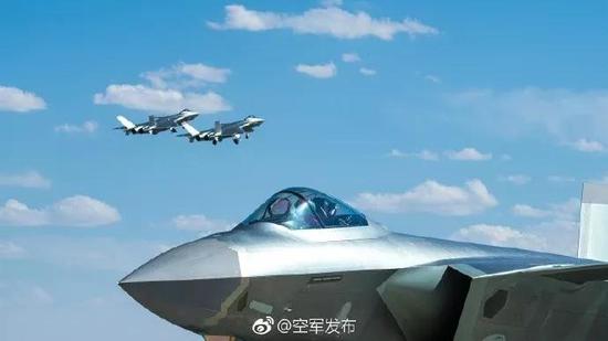 歼-20的机头特写（图片来源微博@空军发布）