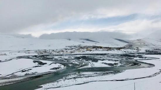 嘉塘草原——荒漠猫繁殖家庭的发现地/摄影：韩雪松