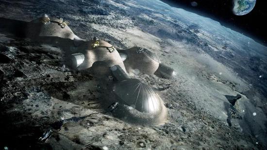 未来的月球基地可能会覆盖一层月球土壤，以阻隔太空辐射。©欧洲航天局
