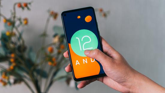 Android 12体验！新的黑夜模式、影音格式，还有更舒适的UI设计