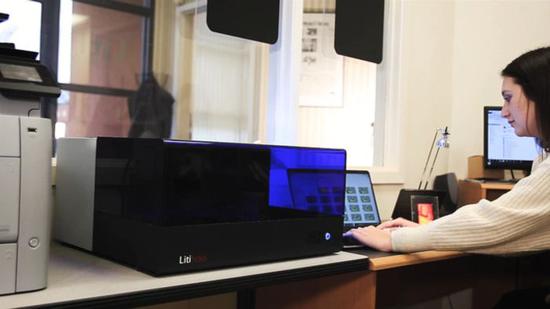 首款桌面3D全息打印机成功众筹 在家也能创建全息照