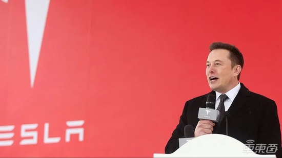 ▲马斯克在特斯拉上海临港工厂奠基仪式上讲话