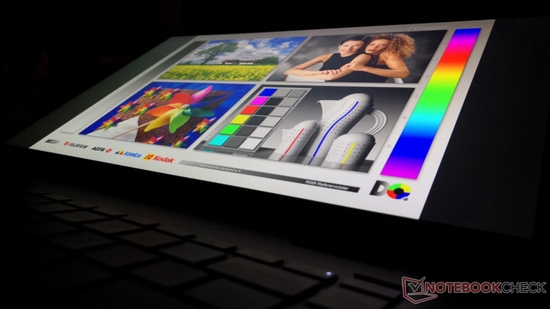 惠普17英寸折叠屏笔记本爆料：搭载LG OLED屏，今年晚些时候发布