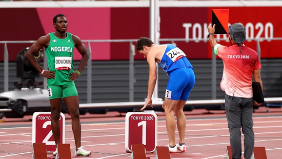 尼日利亚选手奥杜杜鲁因为抢跑被红牌罚下