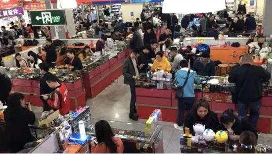 激流暗涌:5G背后的激流暗涌 深圳华强北手机市场