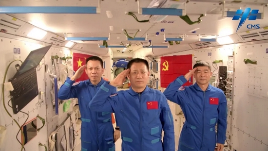 神舟十二号航天员乘组为党的生日发来视频祝福 