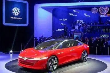 《财经》新媒体|新能源汽车市值悖论:市场向上 股价向下