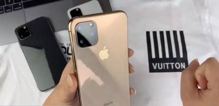 iPhone XI机模照片（图片来源网络）