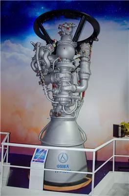 展览中的YF-100K发动机 （开源图片）
