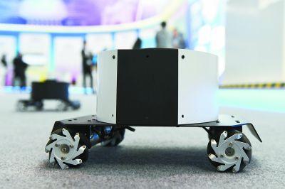 日本早稻田大学次世代机器人研究机构的机器人平台。本报记者 王海欣摄