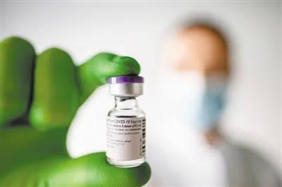 美药管局批准紧急使用辉瑞新冠疫苗新华社发（德国生物新技术公司供图）