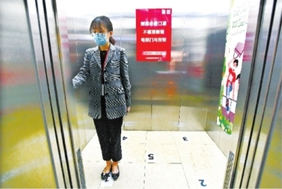 4月13日，小米武汉总部，门厅、电梯间和办公区均张贴有醒目防疫海报 长江日报记者高勇 摄 线索提供 通讯员马丹妮